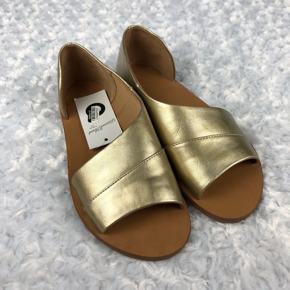 Universal Thread Lissa Asymmetrical Sandals Gold